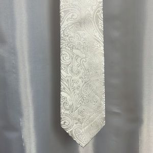 Croft & Barrow men’s white tie. 1553